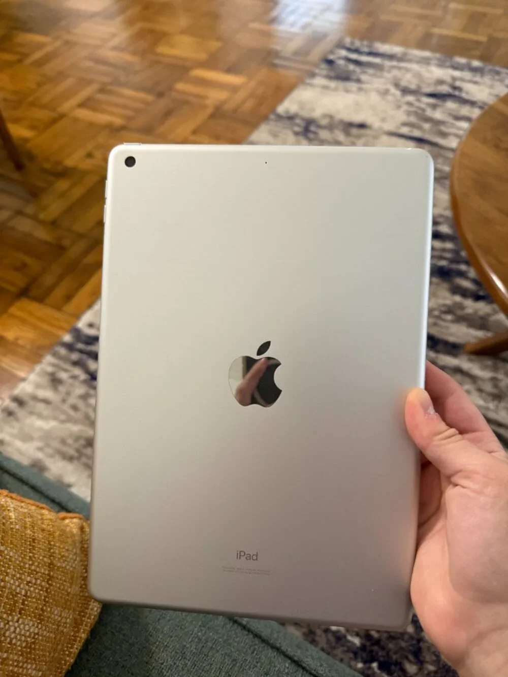 Apple iPad 7th Gen (128GB) - Silver/White - Excellent Condition